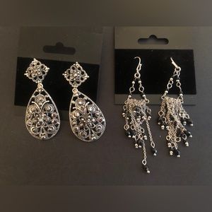 2 pairs of Earrings